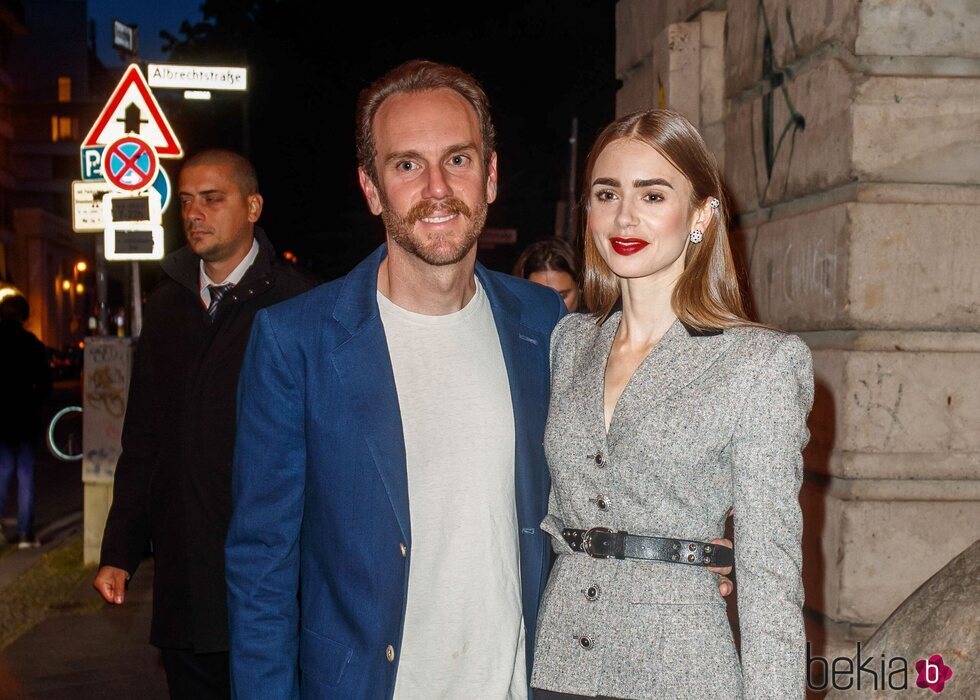 Lily Collins y Charlie McDowell en una fiesta de Cartier en Berlín