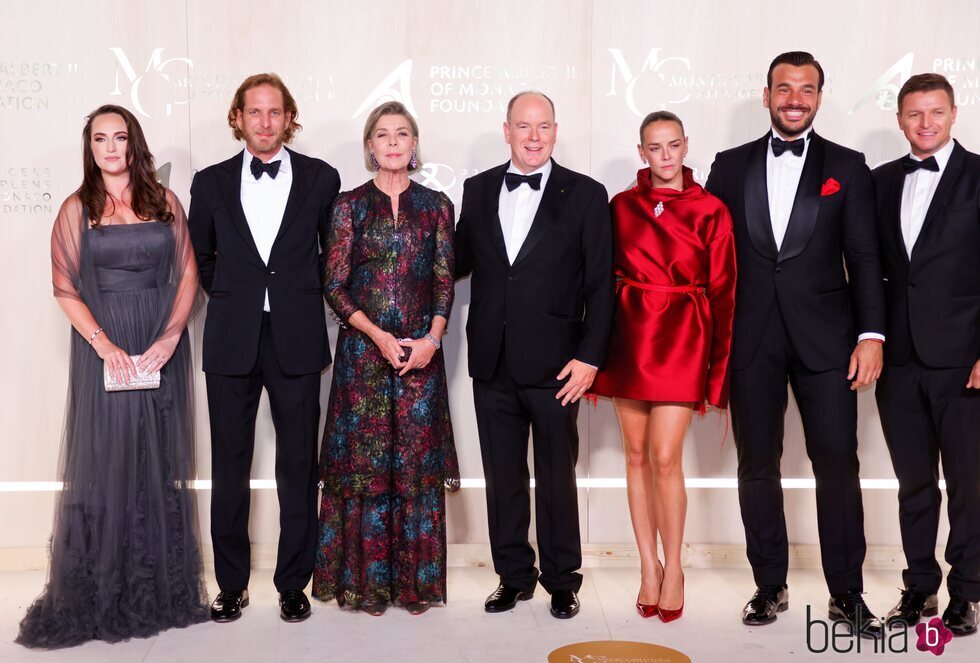 Andrea Casiraghi, Carolina de Mónaco, Alberto de Mónaco, Pauline Ducruet, Maxime Giaccardi y Gareth Wittstock en la Gala por la Salud Planetaria de Monte-C