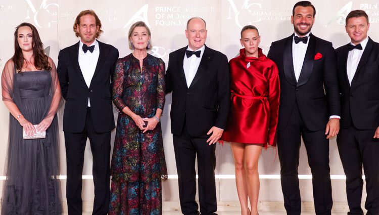 Andrea Casiraghi, Carolina de Mónaco, Alberto de Mónaco, Pauline Ducruet, Maxime Giaccardi y Gareth Wittstock en la Gala por la Salud Planetaria de Monte-C