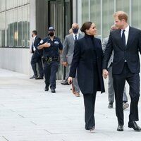 El Príncipe Harry y Meghan Markle mirándose con cariño en Nueva York