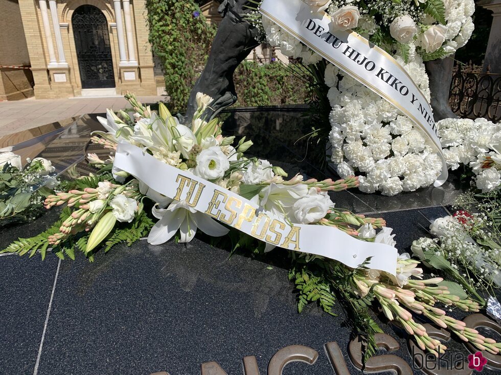 Flores enviadas por Kiko Rivera e Isabel Pantoja por el 37 aniversario de la muerte de Paquirri