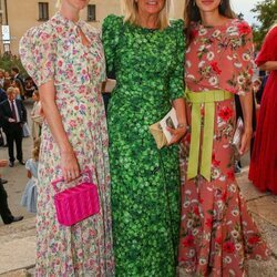 Chantal Hochuli con sus nueras Ekaterina de Hannover y Sassa de Osma en la boda de Marie Astrid de Liechtenstein y Ralph Worthington