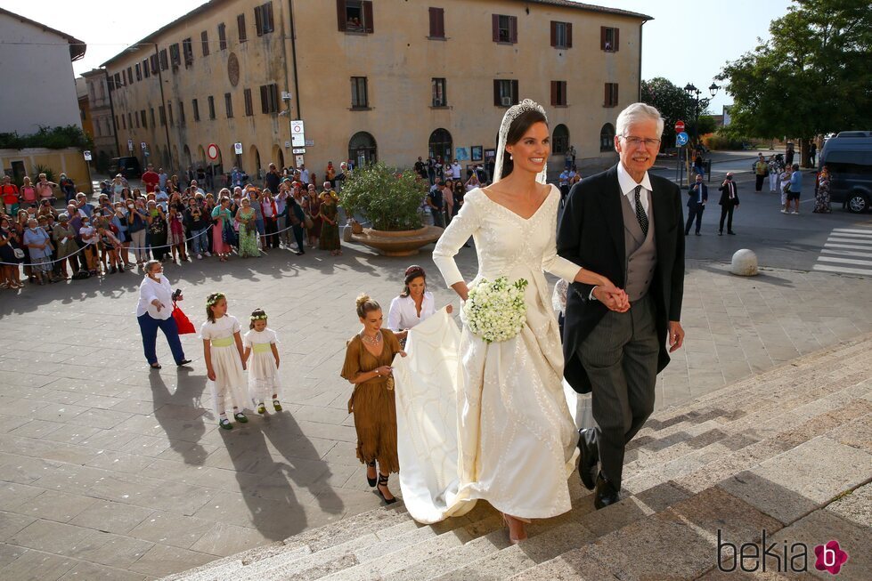 Marie Astrid de Liechtenstein con su padre Nicolás de Liechtenstein en su boda con Ralph Worthington