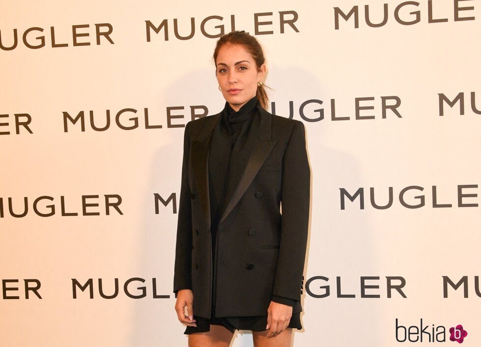 Hiba Abouk en la exposición 'Thierry Mugler: Couturissime' en París