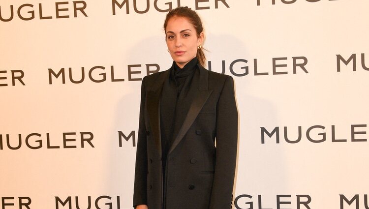 Hiba Abouk en la exposición 'Thierry Mugler: Couturissime' en París