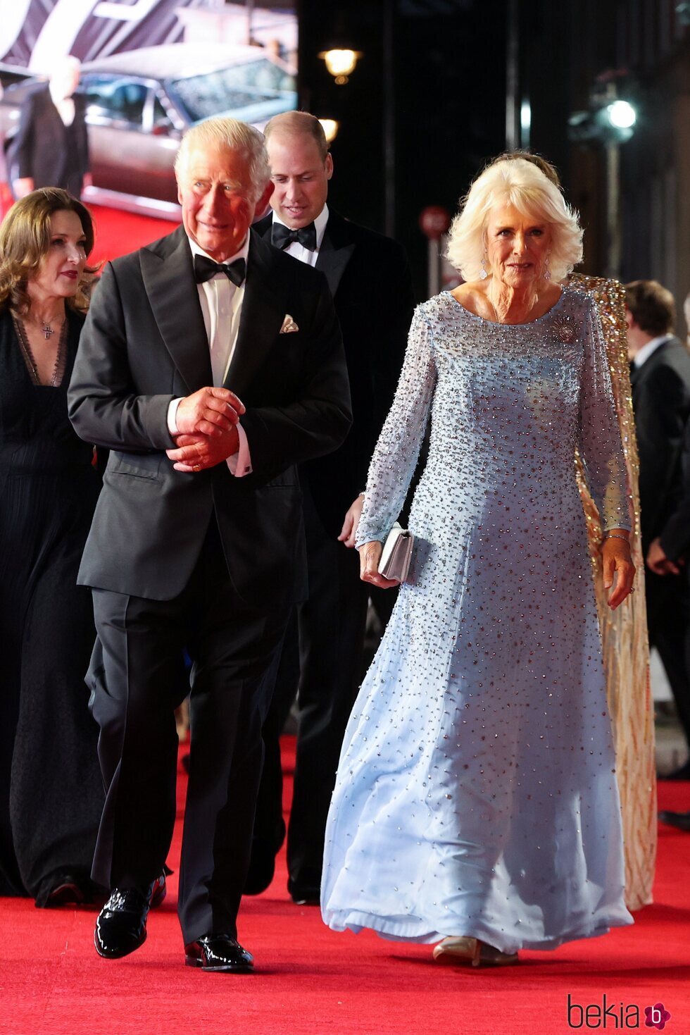 El Príncipe Carlos y Camilla Parker en el estreno de 'Sin tiempo para morir'