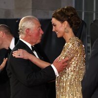 Kate Middleton, muy cariñosa con el Príncipe Carlos en el estreno de 'Sin tiempo para morir'