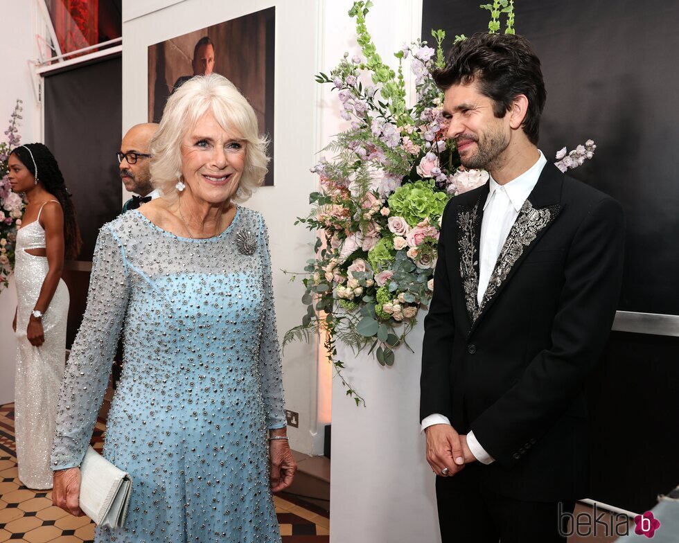 Camilla Parker y Ben Whishaw en el estreno de 'Sin tiempo para morir'