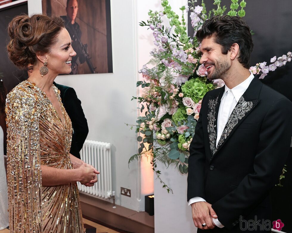 Kate Middleton y Ben Whishaw en el estreno de 'Sin tiempo para morir'