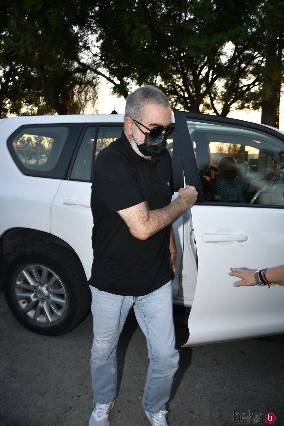 Agustín Pantoja llegando al tanatorio tras la muerte de Ana Martín