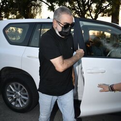 Agustín Pantoja llegando al tanatorio tras la muerte de Ana Martín