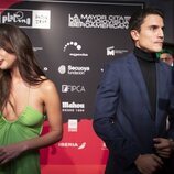 María Pedraza y Álex González hablando con la prensa en la presentación de la segunda temporada de 'Toy Boy'