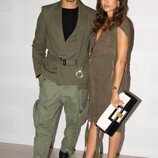 Hiba Abouk y Achraf Hakimi en el photocall del desfile de Balmain