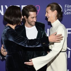 Maggie Gyllenhaal, Jake Gyllenhaal y su novia Jeanne Cadieu en el Festival de Cine de Nueva York 2021