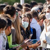 La Reina Letizia con unos jóvenes en la apertura del Curso de Formación Profesional 2021/2022 en Haro