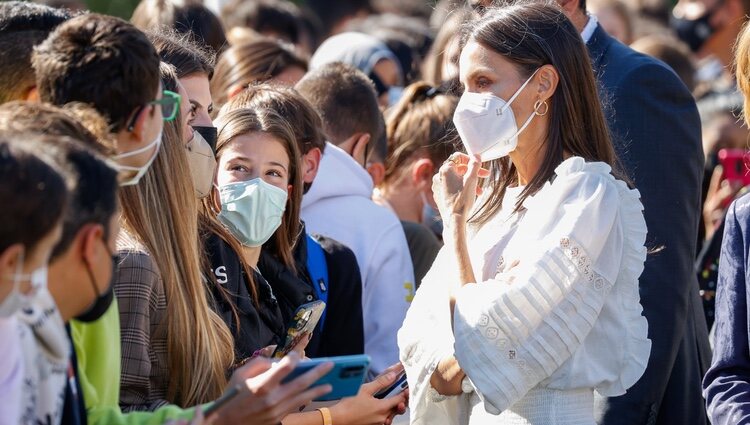 La Reina Letizia con unos jóvenes en la apertura del Curso de Formación Profesional 2021/2022 en Haro