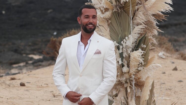 Omar Sánchez esperando a Anabel Pantoja el día de su boda