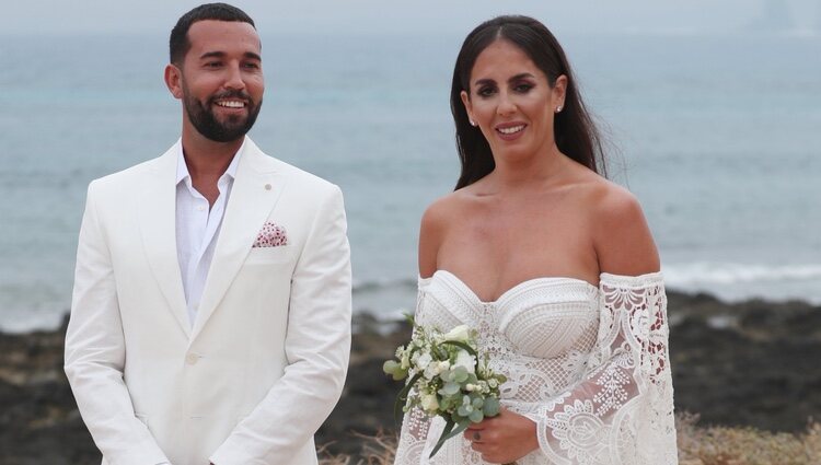 Anabel Pantoja y Omar Sánchez en la celebración de su boda