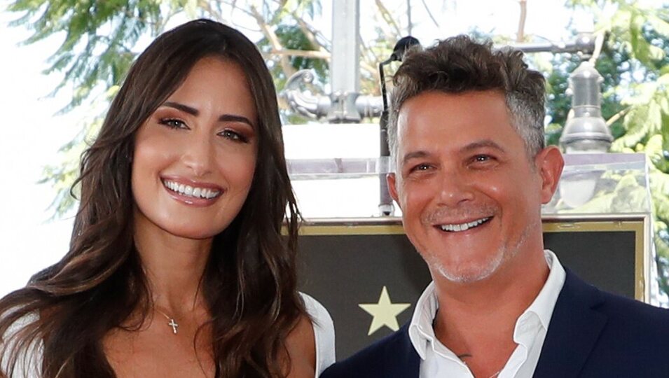 Alejandro Sanz y Rachel Valdés al recibir su estrella en el Paseo de la Fama