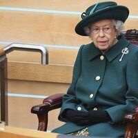 La Reina Isabel durante la sesión inaugural del Parlamento de Escocia