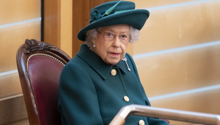 La Reina Isabel, atenta en la sesión inaugural del Parlamento de Escocia