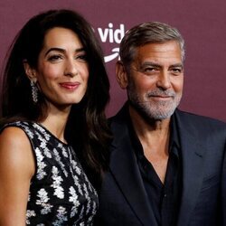 Amal y George Clooney en la premiere de The Tender Bar' en Los Ángeles