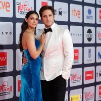 Renata Notni y Diego Boneta en la alfombra roja de los Premios Platino 2021