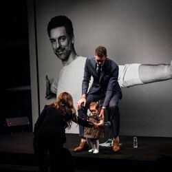 Pau Gasol con su mujer y su hija Ellie en el anuncio de su retirada