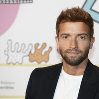 Pablo Alborán posa en la cena de nominados de Los 40 Music Awards 2021