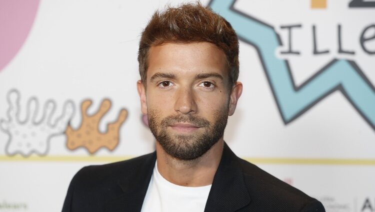 Pablo Alborán posa en la cena de nominados de Los 40 Music Awards 2021