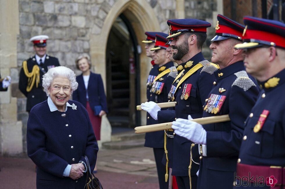 La Reina Isabel con el Regimiento Real de Artillería Canadiense en Windsor Castle