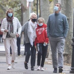 Iñaki Urdangarin con su madre, su hermana Lucia Urdangarin y una sobrina en Vitoria