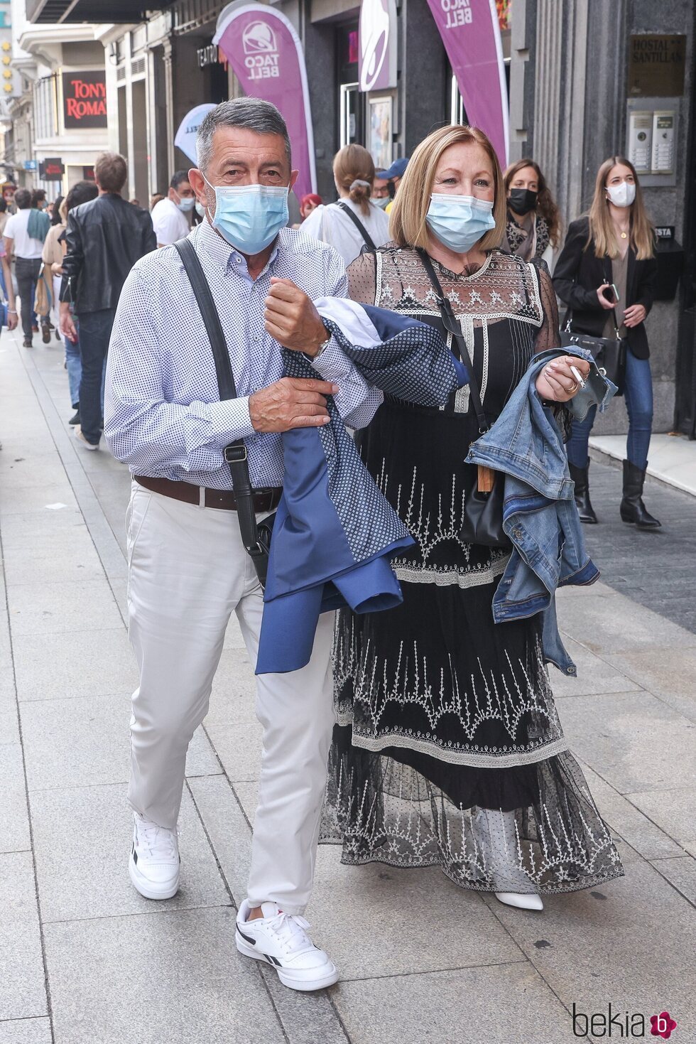 Los padres de David Bustamante llegando a ver 'Ghost'