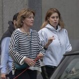 Beatriz de York con su suegra Nikki Williams-Ellis