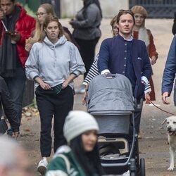 Beatriz de York y Edoardo Mapelli Mozzi con su hija Sienna en sus primeros paseos por Londres