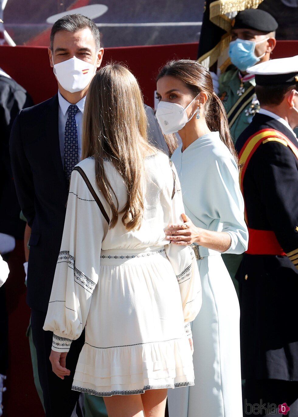 La Reina Letizia, muy cómplice con la Infanta Sofía en el Día de la Hispanidad 2021