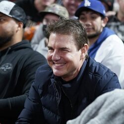 Tom Cruise en un partido de béisbol