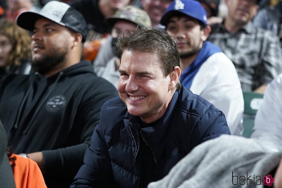 Tom Cruise en un partido de béisbol