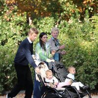 Ernesto de Hannover, Christian de Hannover, Sassa de Osma, Nicolas y Sofia de Hannover en El Retiro de Madrid