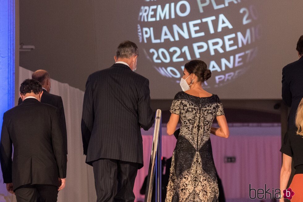 Los Reyes Felipe y Letizia a su llegada al Premio Planeta 2021