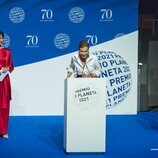 Carmen Posadas desvela el ganador del Premio Planeta 2021 en presencia de José Crehueras y Esther Vaquero