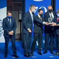 Los Reyes Felipe y Letizia con los ganadores del Premio Planeta 2021