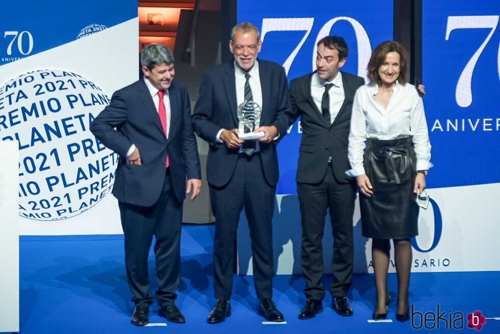 Los ganadores y la finalista del Premio Planeta 2021