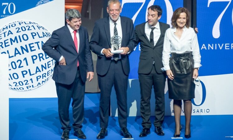 Los ganadores y la finalista del Premio Planeta 2021