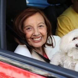 María Teresa Campos con su perro muy sonriente