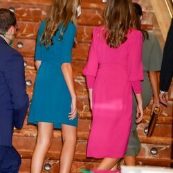 La Princesa Leonor y la Infanta Sofía, de espaldas en el Concierto Premios Princesa de Asturias 2021