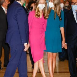 La Princesa Leonor y la Infanta Sofía con Adrián Barbón en el Concierto Premios Princesa de Asturias 2021