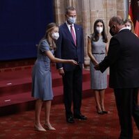 Los Reyes Felipe y Letizia, la Princesa Leonor y la Infanta Sofía con José Andrés en la audiencia a los galardonados de los Premios Princesa de Asturias 20