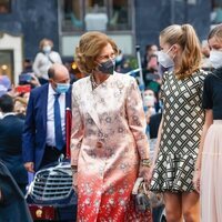 La Reina Sofía y la Princesa Leonor, muy cómplices junto a la Infanta Sofía en los Premios Princesa de Asturias 2021