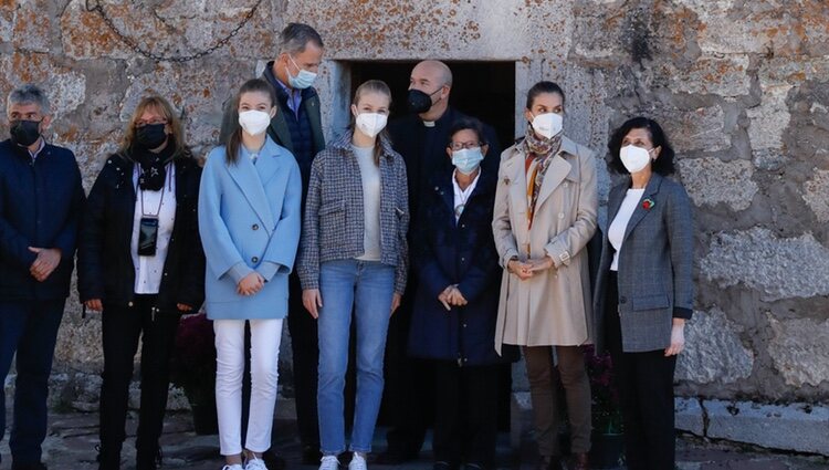 Los Reyes Felipe y Letizia, la Princesa Leonor y la Infanta Sofía en la Iglesia de Santa María del Puerto, Pueblo Ejemplar 2021